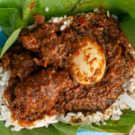 ofada-rice-and-sauce-in-leaf-pic